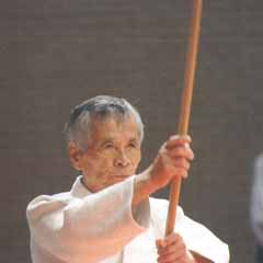 CORPS Aikido - senseï Nobuyoshi TAMURA Shihan travail au boken